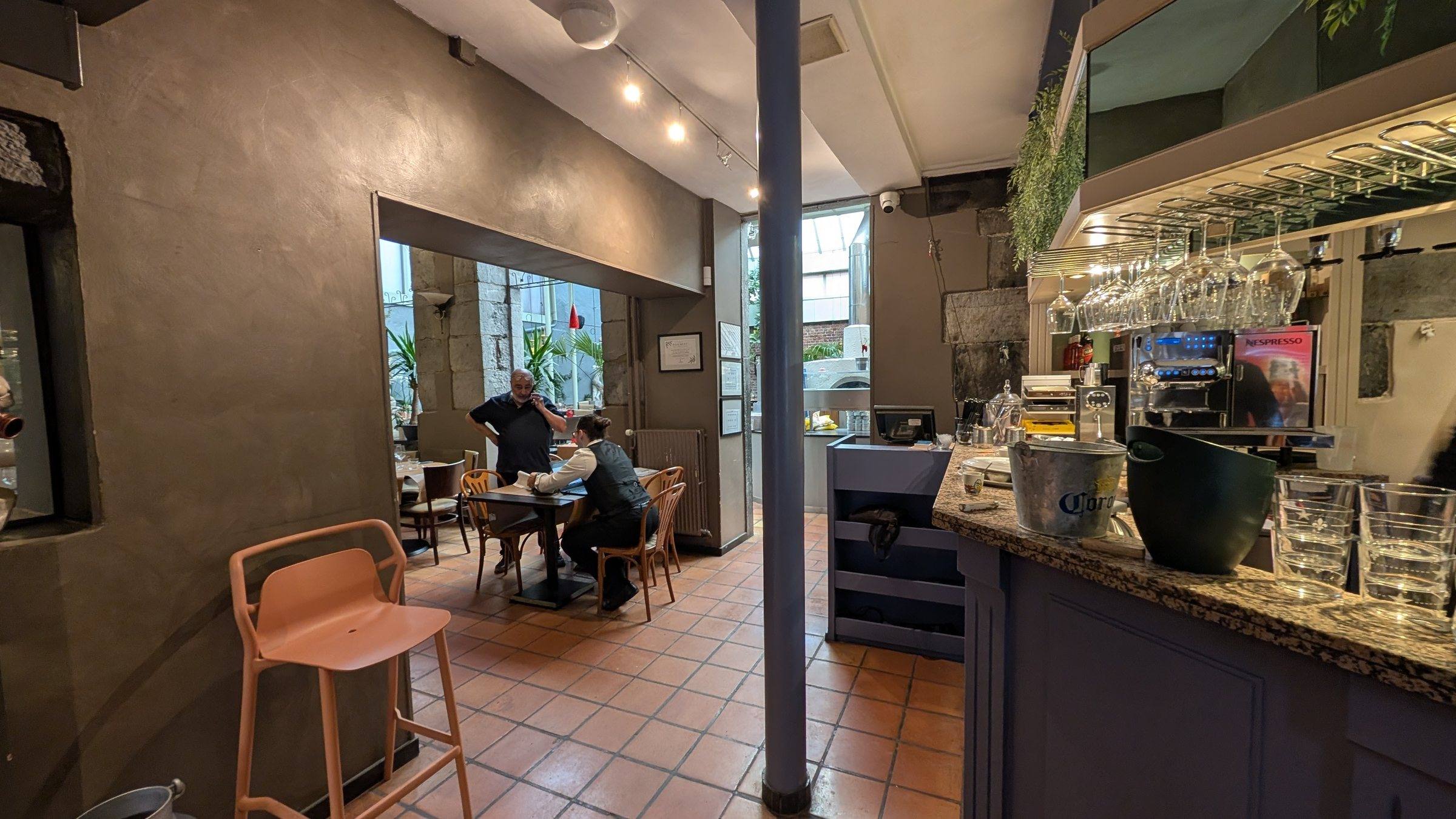 Le bar et la salle d'I Giardini